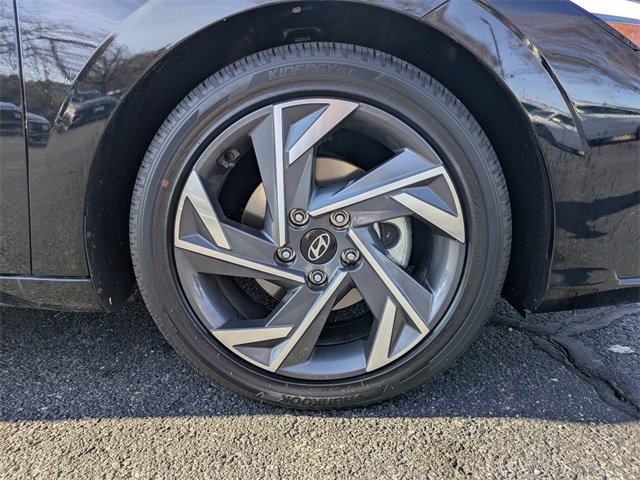 Certified 2025 Hyundai Elantra SEL image 11