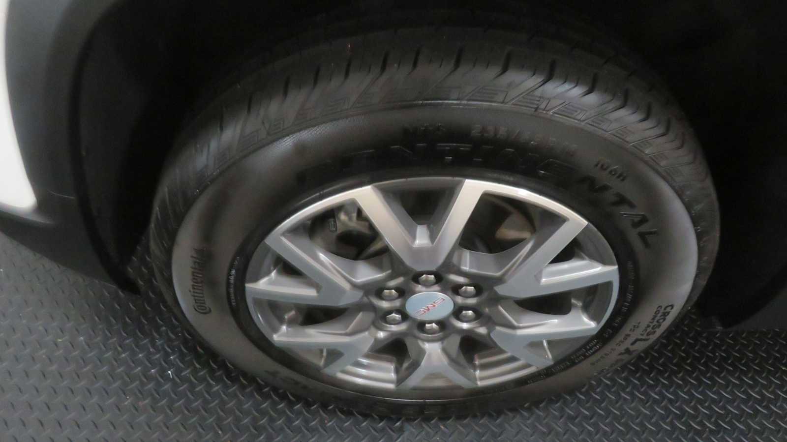 Used 2023 GMC Acadia SLE w/ Driver Convenience Package image 8