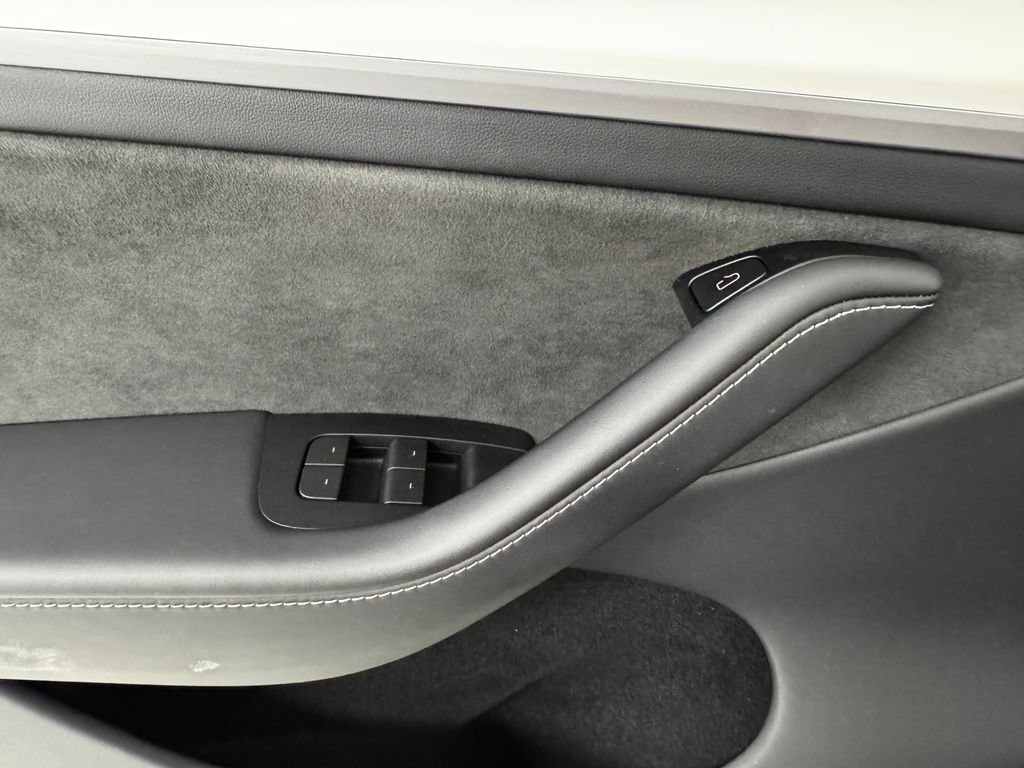 Used 2024 Tesla Model Y Long Range image 26