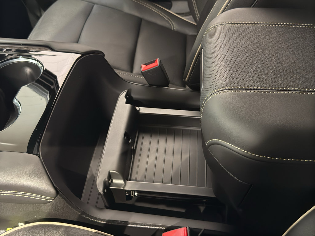 Used 2025 GMC Yukon XL Elevation w/ LPO, Elevation Black Package image 34