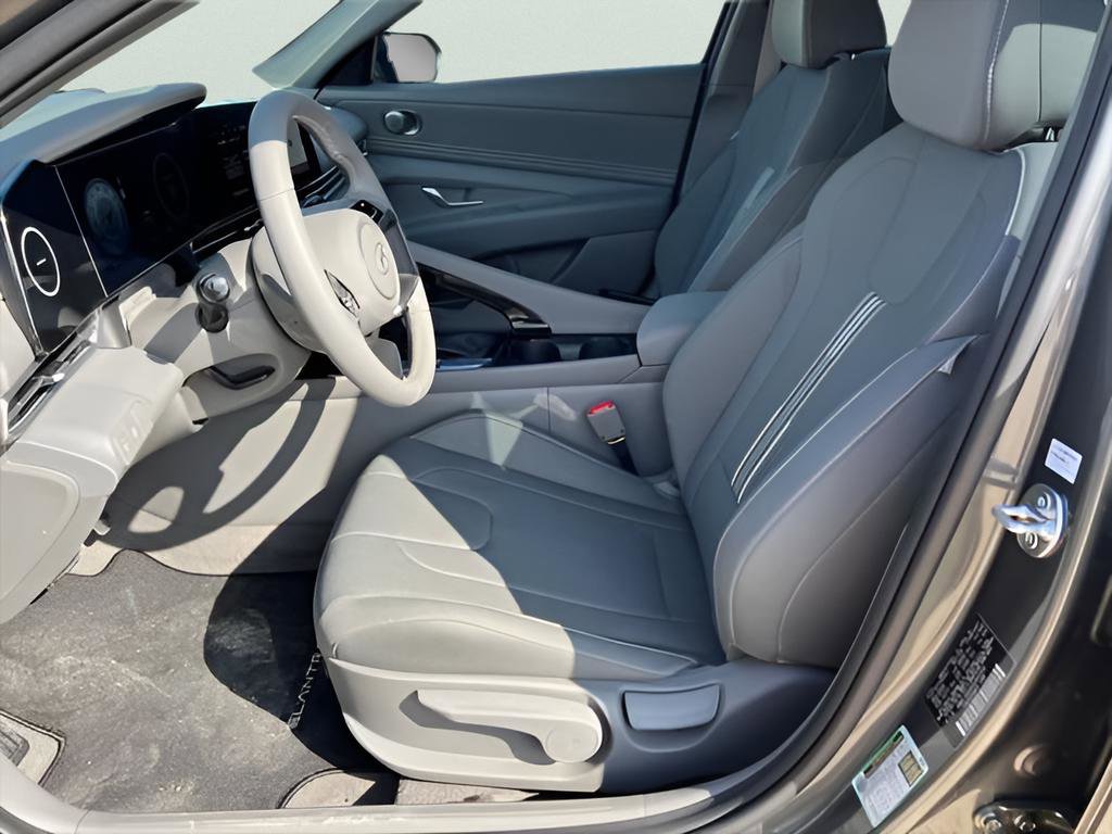Used 2025 Hyundai Elantra SEL FWD image 24