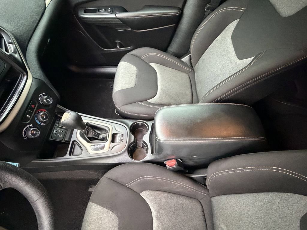 Used 2016 Jeep Cherokee Sport FWD image 20