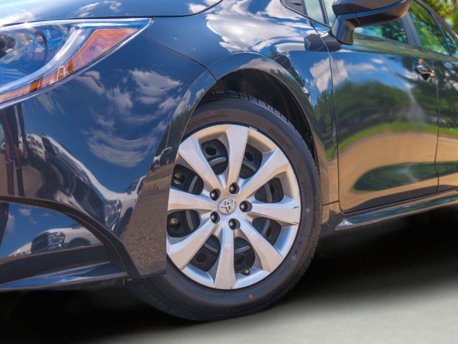 Used 2023 Toyota Corolla LE FWD image 2