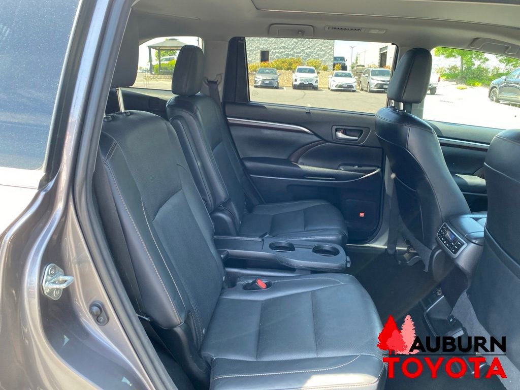 Used 2015 Toyota Highlander Limited Platinum AWD/4WD image 23
