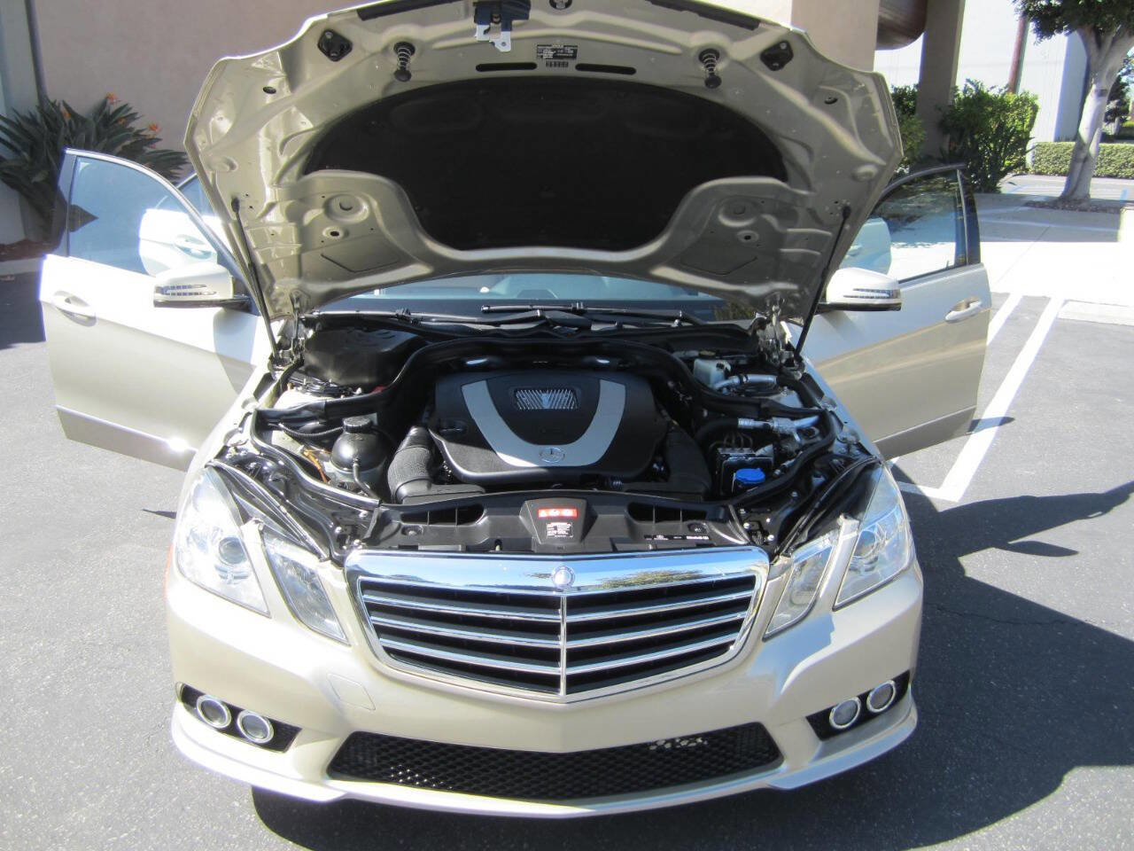 Used 2010 Mercedes-Benz E 350 E 350 Sport 4dr Sedan image 12