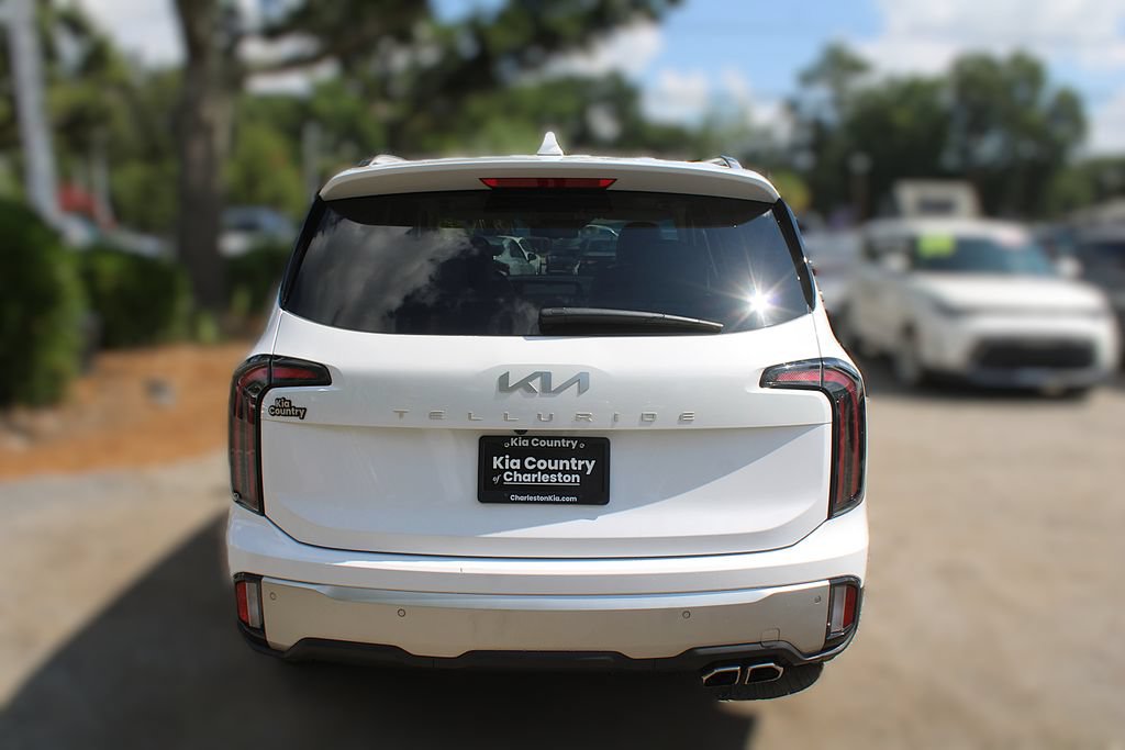 Certified 2024 Kia Telluride EX w/ EX Captain's Chair Package FWD image 8