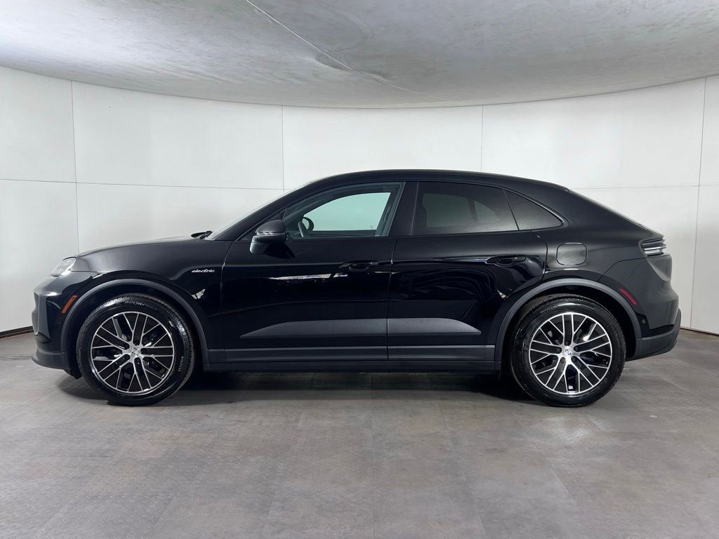 Certified 2025 Porsche Macan Electric image 2