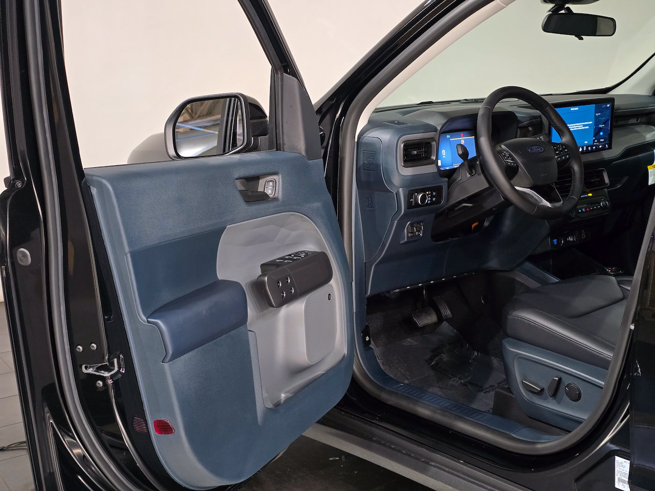 New 2025 Ford Maverick Lariat w/ Black Appearance Package AWD/4WD image 18
