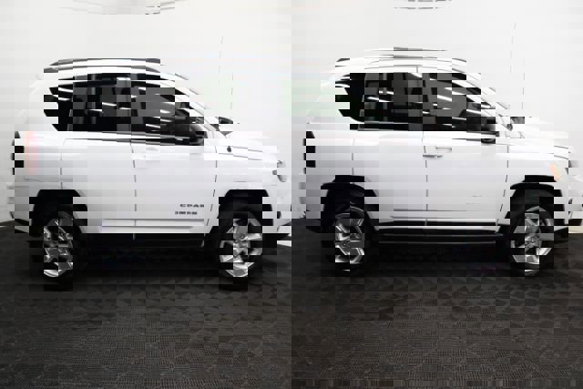 Used 2014 Jeep Compass Sport image 4