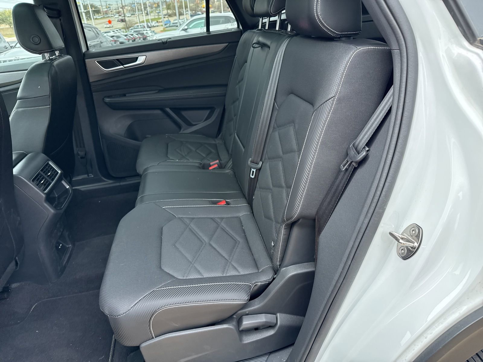 Used 2024 Volkswagen Atlas Cross Sport SE w/ Panoramic Sunroof Package image 11