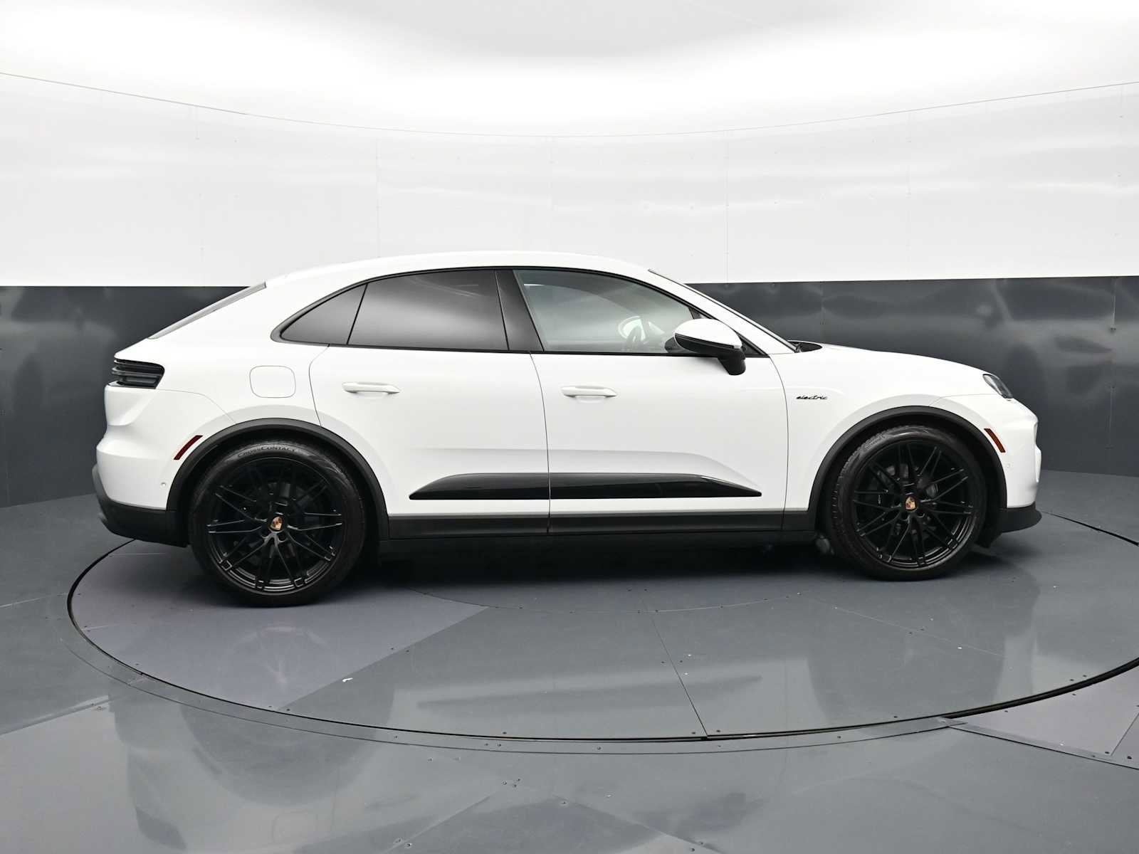 New 2025 Porsche Macan 4 Electric AWD/4WD image 30