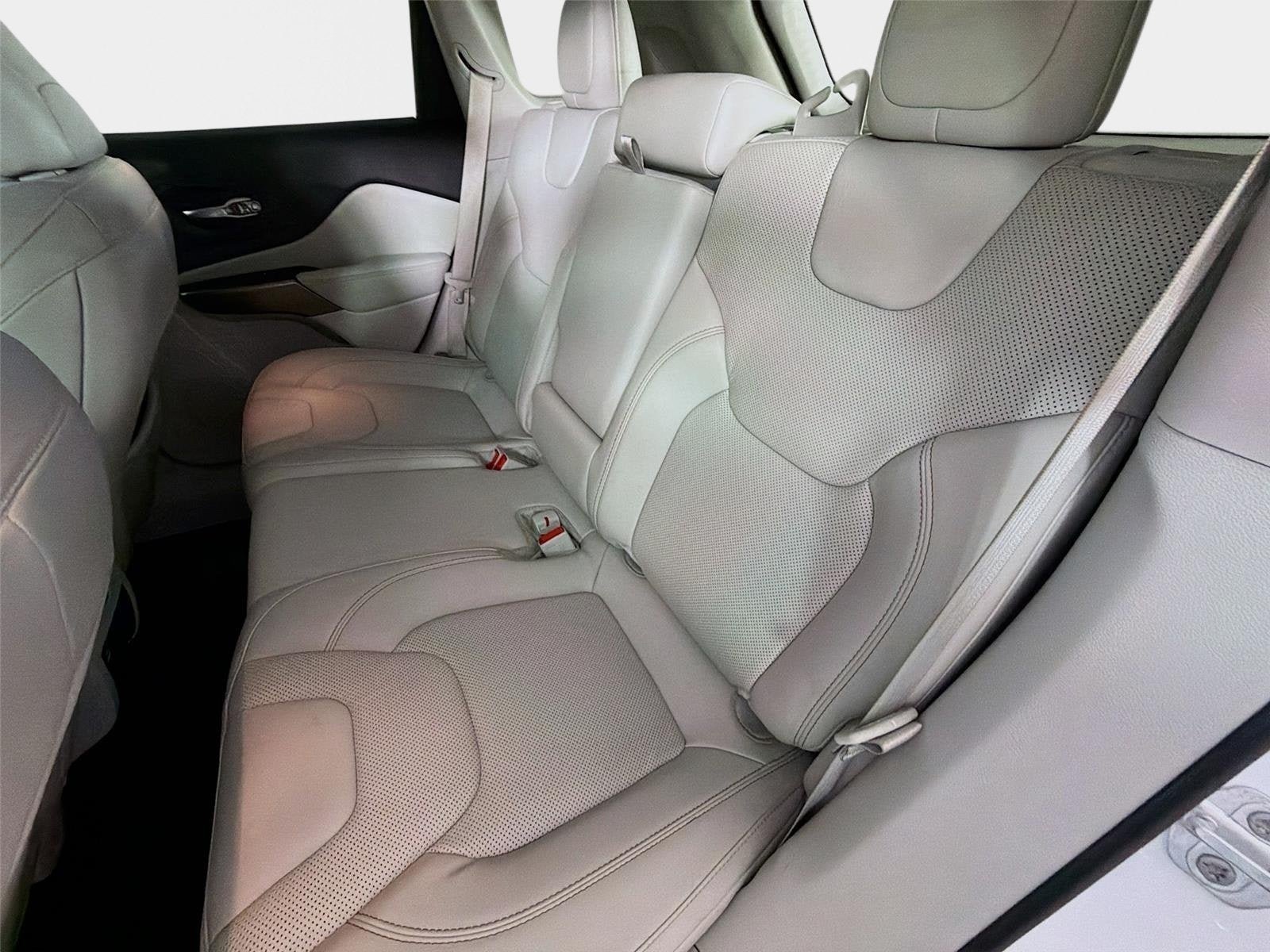 Used 2021 Jeep Cherokee Latitude Lux w/ Sun & Sound Group FWD image 21