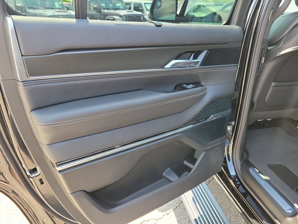 New 2026 Jeep Grand Wagoneer Summit AWD/4WD image 11