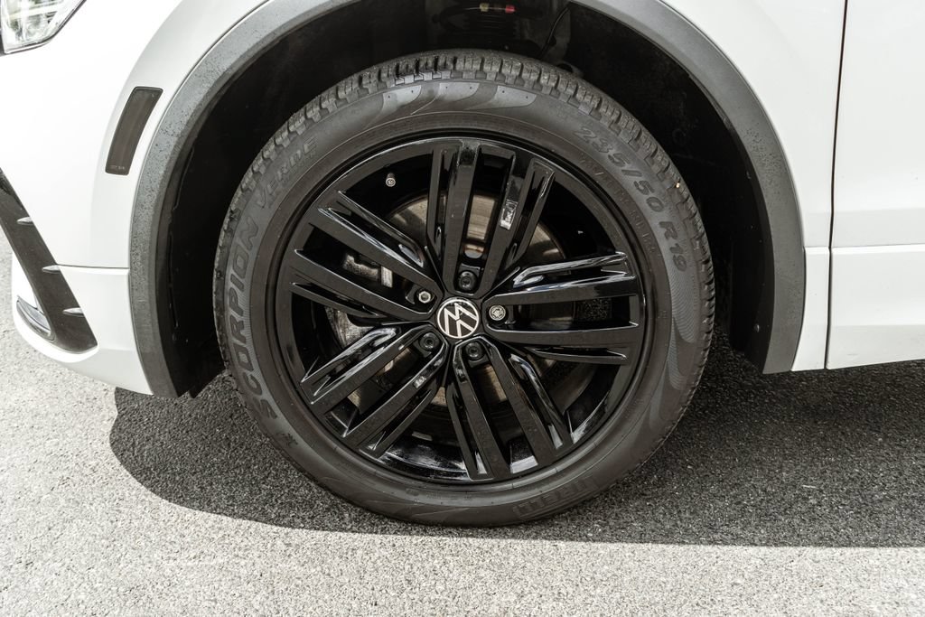 Used 2022 Volkswagen Tiguan SE R-Line AWD/4WD image 32