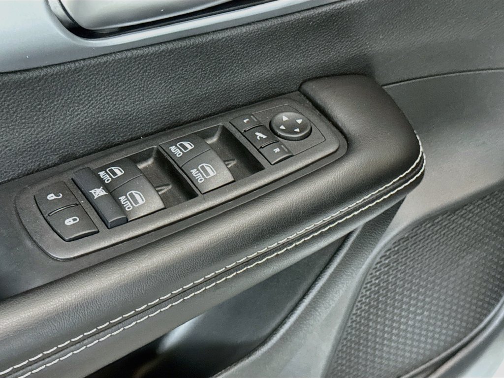 Used 2026 Chrysler Pacifica Limited FWD image 20