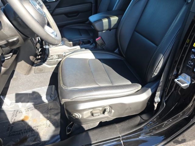 Used 2025 Jeep Wrangler Unlimited Sahara w/ Safety Group image 14