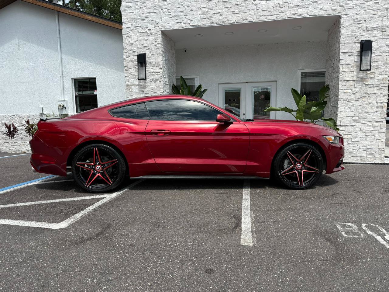 Used 2017 Ford Mustang Coupe RWD image 16
