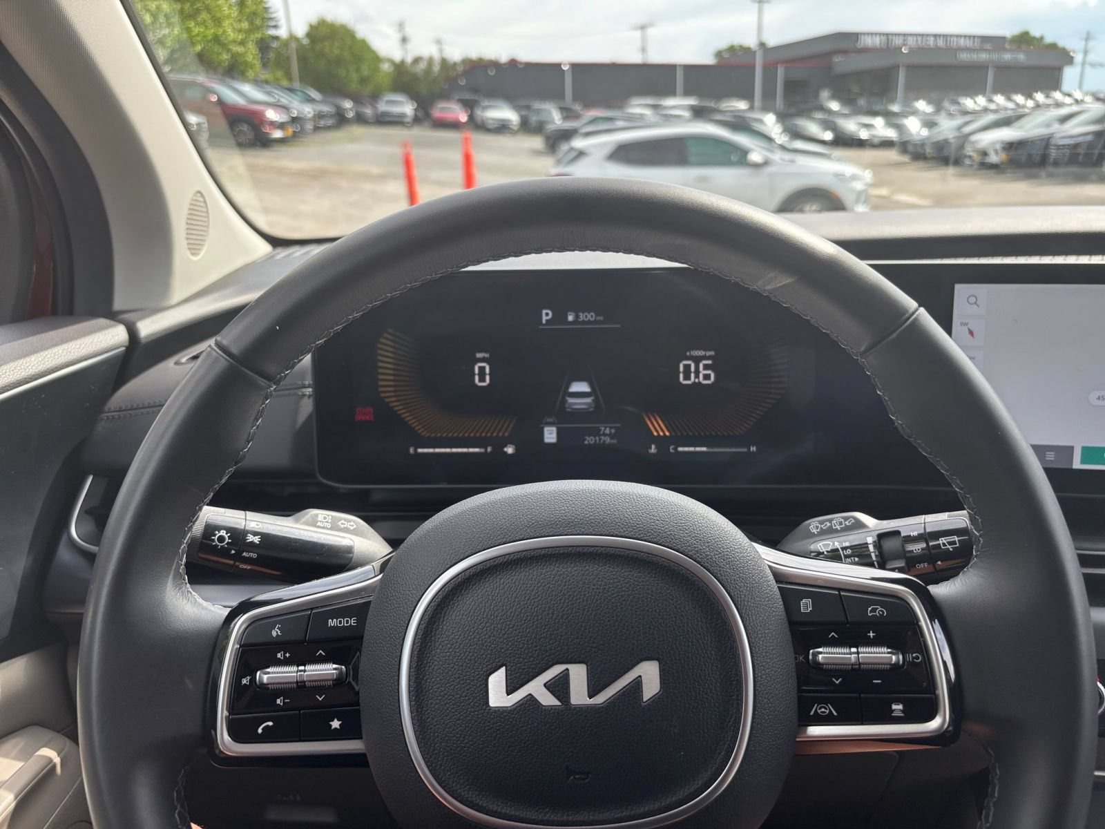 Used 2026 Kia Carnival FWD image 29