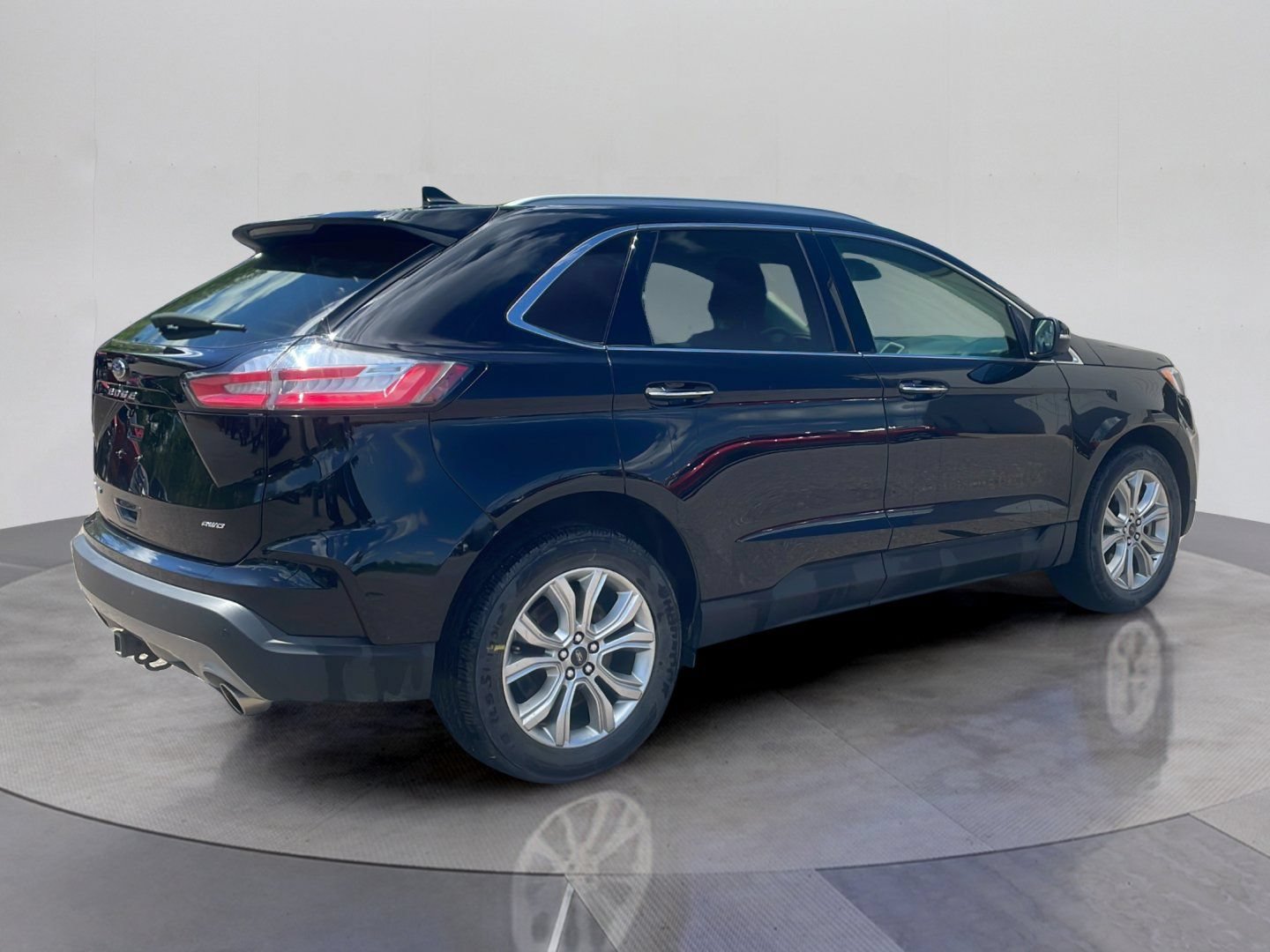 Certified 2023 Ford Edge Titanium AWD/4WD image 5