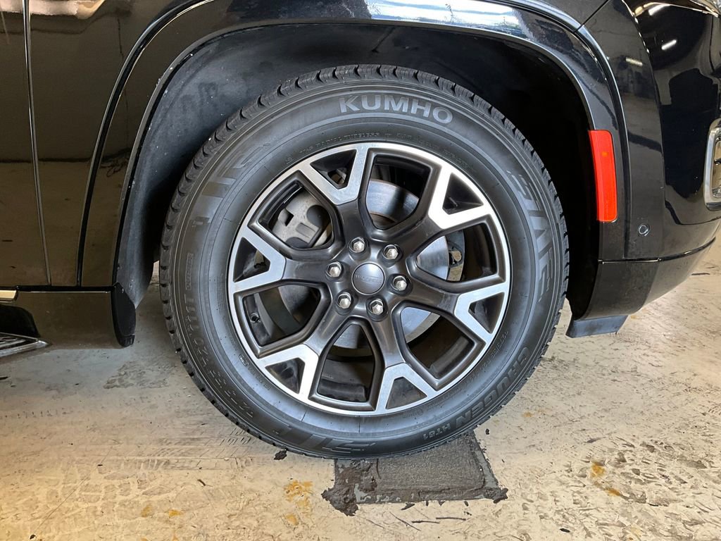 Used 2024 Jeep Wagoneer L Series III w/ Flexible Seating Group image 16