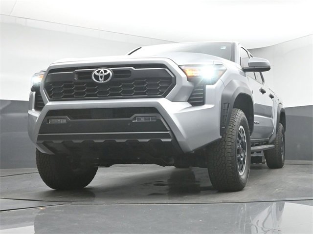 Used 2024 Toyota Tacoma TRD Off-Road image 31