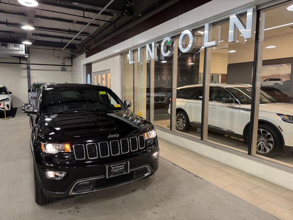 Used 2018 Jeep Grand Cherokee Limited AWD/4WD image 2