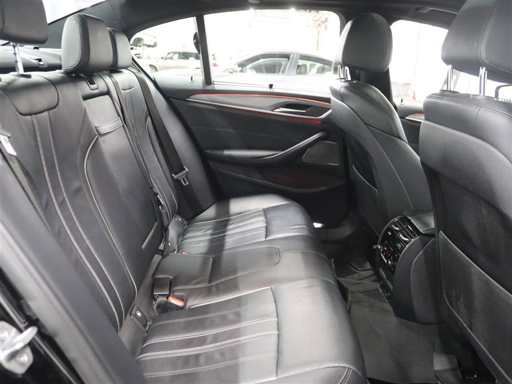 Used 2018 BMW 530i xDrive image 17