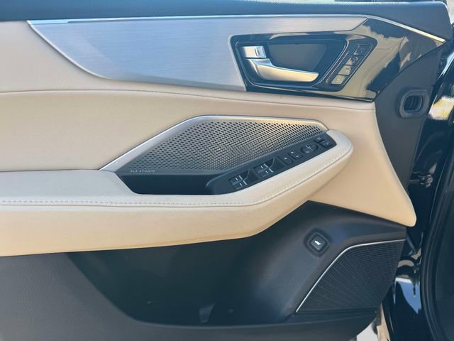 Used 2023 Acura MDX SH-AWD w/ Technology Package image 21