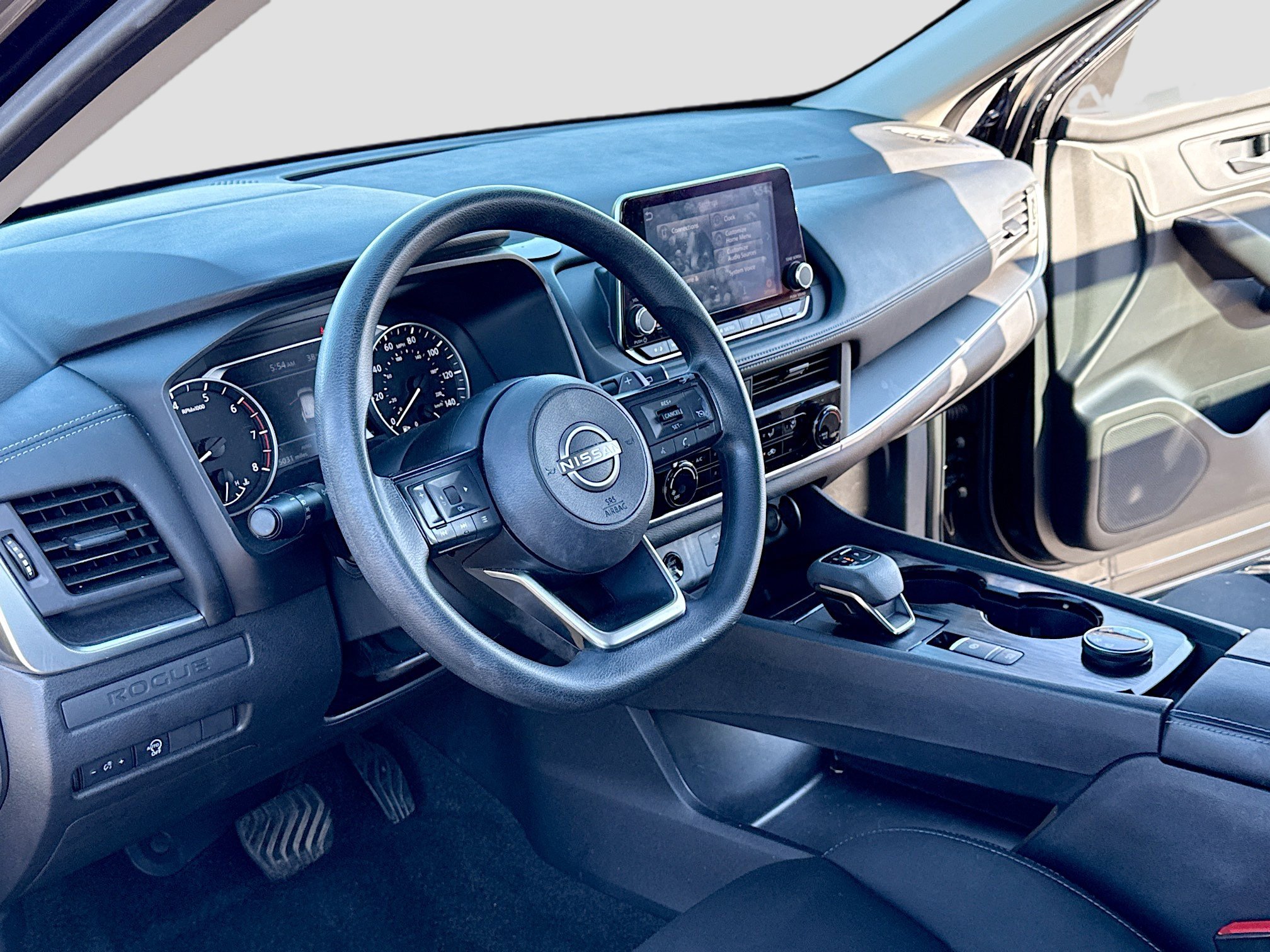 Used 2024 Nissan Rogue S AWD/4WD image 4