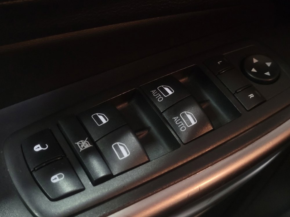 Used 2020 Jeep Cherokee Limited image 27