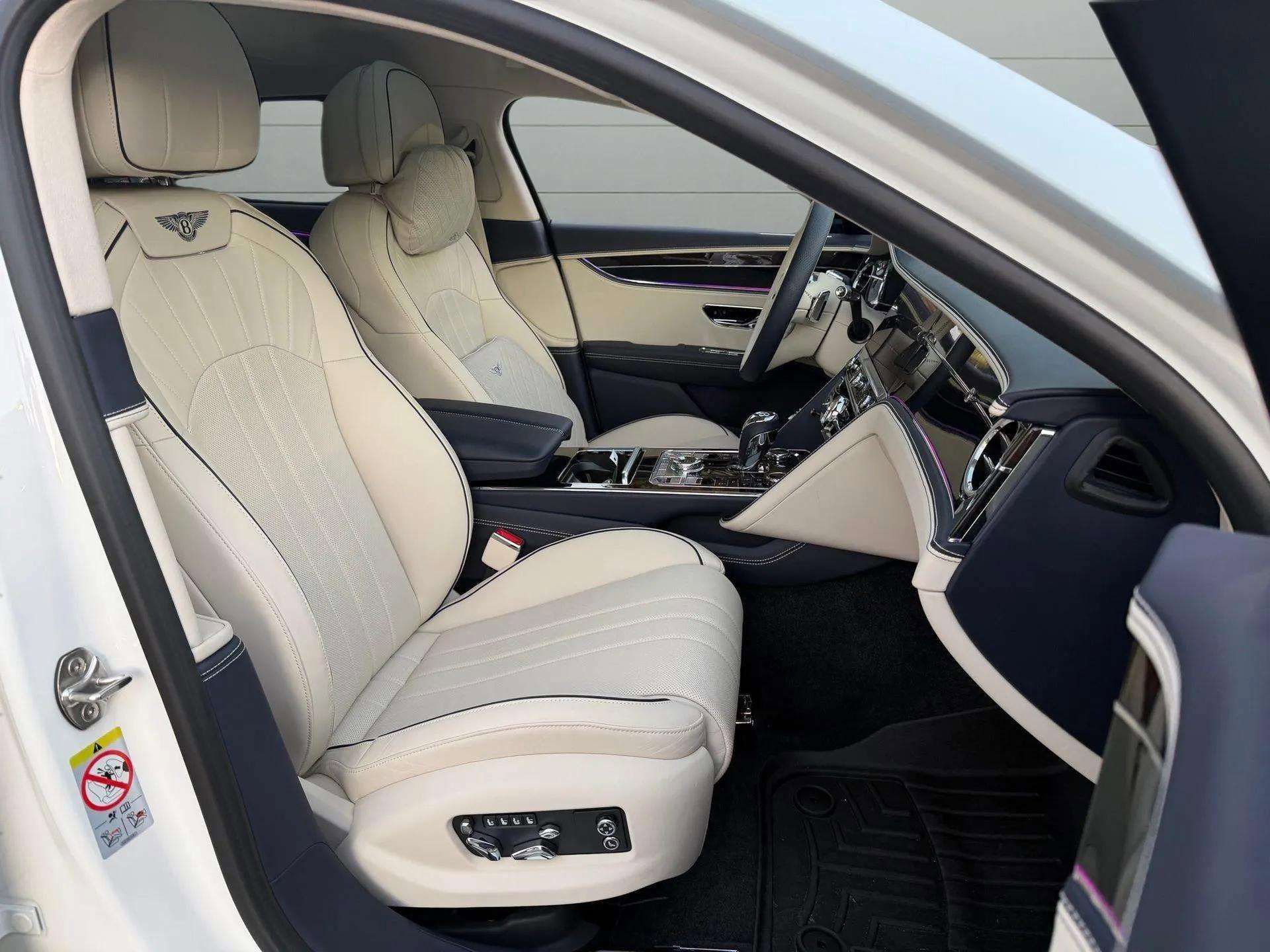 Used 2024 Bentley Flying Spur V8 image 27