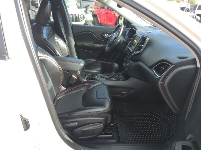 Used 2019 Jeep Cherokee Trailhawk w/ Cold Weather Group image 19