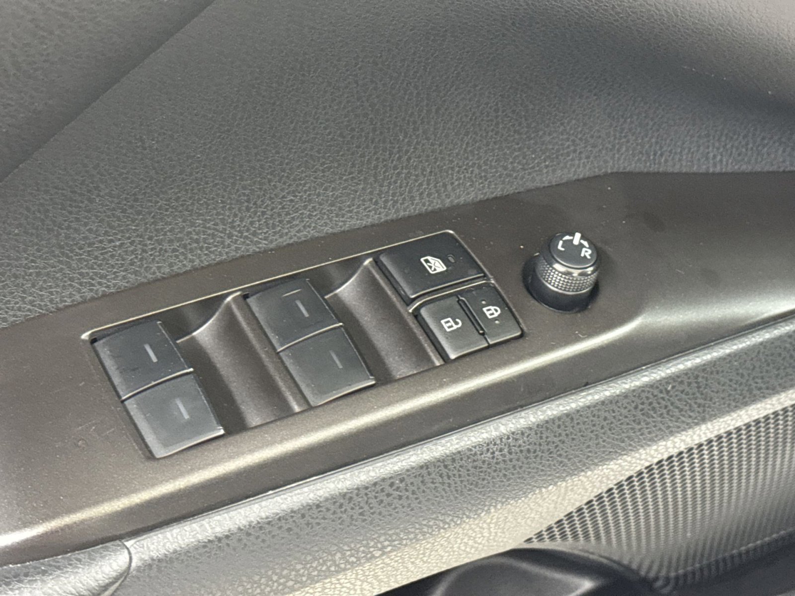 Used 2024 Toyota Camry SE w/ Cold Weather Package image 18