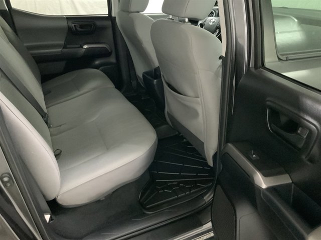 Used 2018 Toyota Tacoma SR5 AWD/4WD image 15