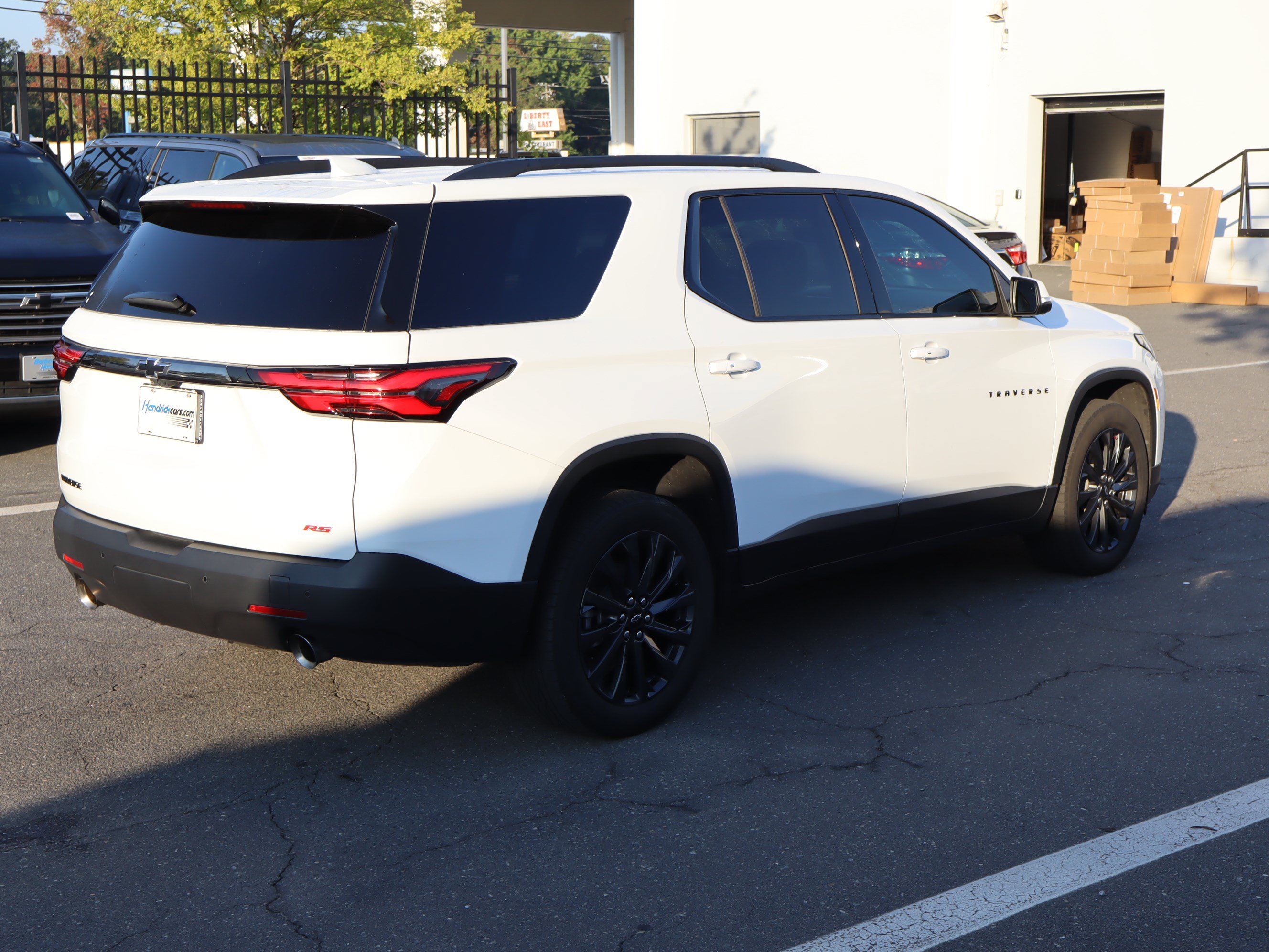 Used 2023 Chevrolet Traverse RS FWD image 10