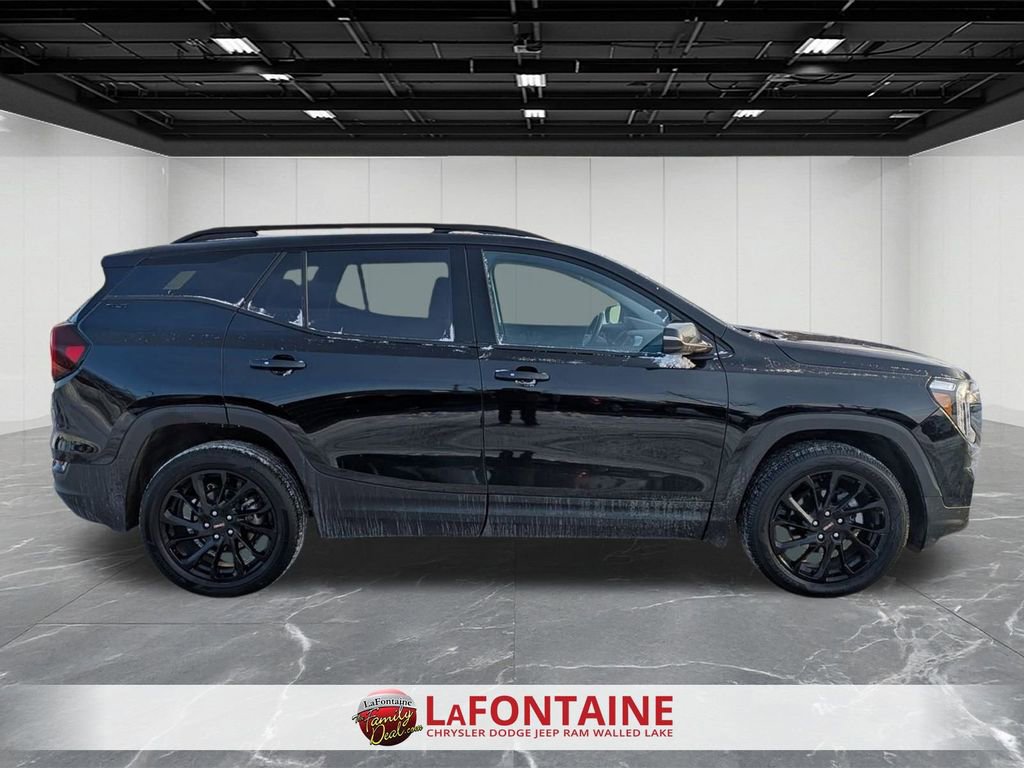 Used 2023 GMC Terrain SLT w/ Elevation Edition image 6