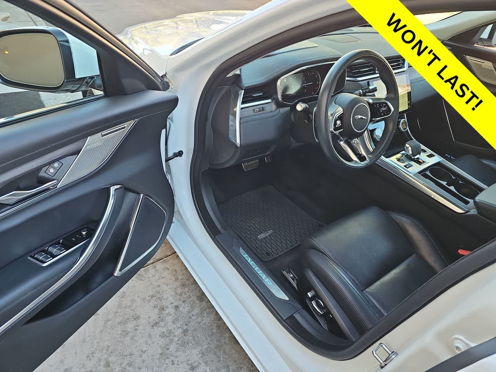 Used 2022 Jaguar XF SE RWD image 10