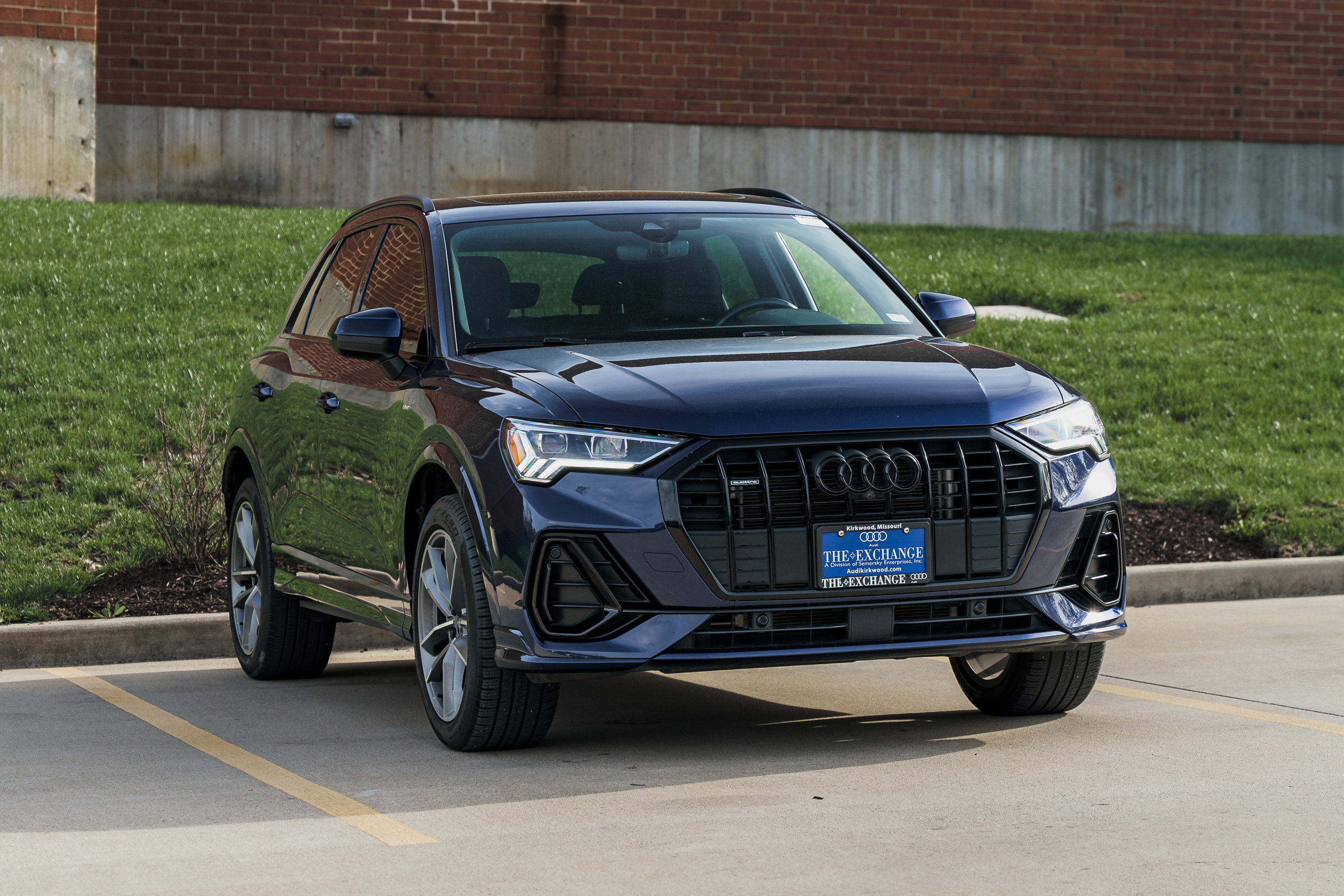 Used 2023 Audi Q3 2.0T Premium Plus w/ Premium Plus Package image 2