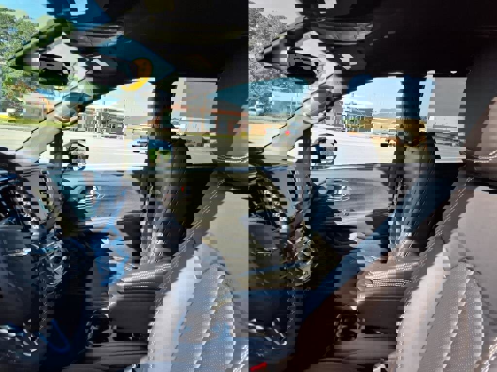 New 2025 Chrysler Voyager LX image 5