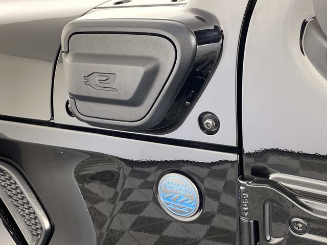 Used 2024 Jeep Wrangler Unlimited AWD/4WD image 15