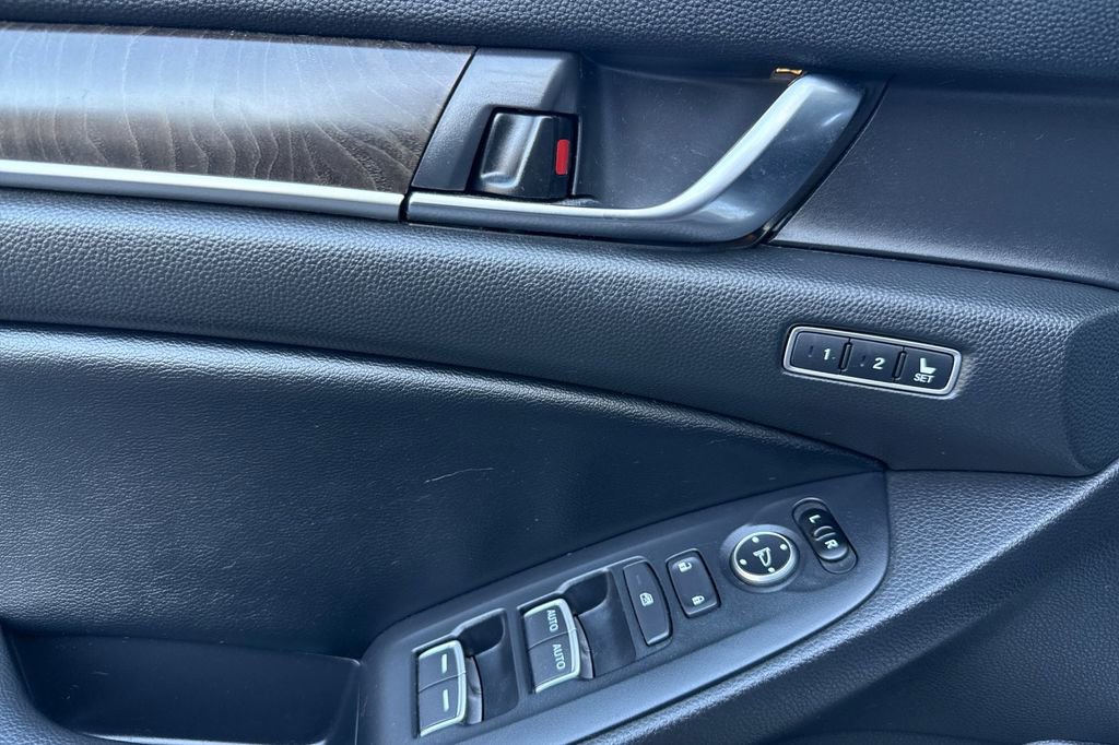 Certified 2018 Honda Accord Touring image 5