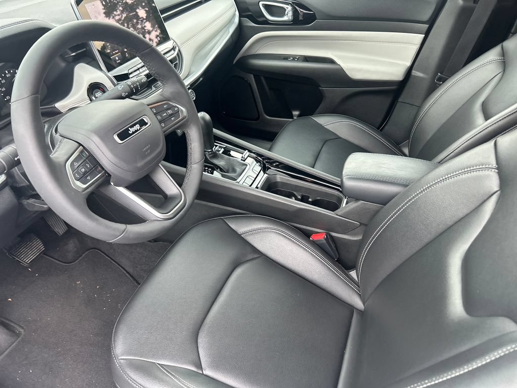 Used 2025 Jeep Compass Limited AWD/4WD image 11