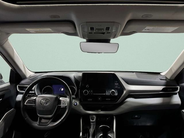 Used 2023 Toyota Highlander XLE image 11