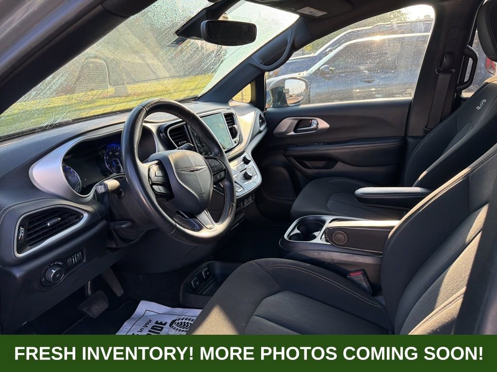 Used 2021 Chrysler Pacifica Touring w/ S Appearance Package image 8