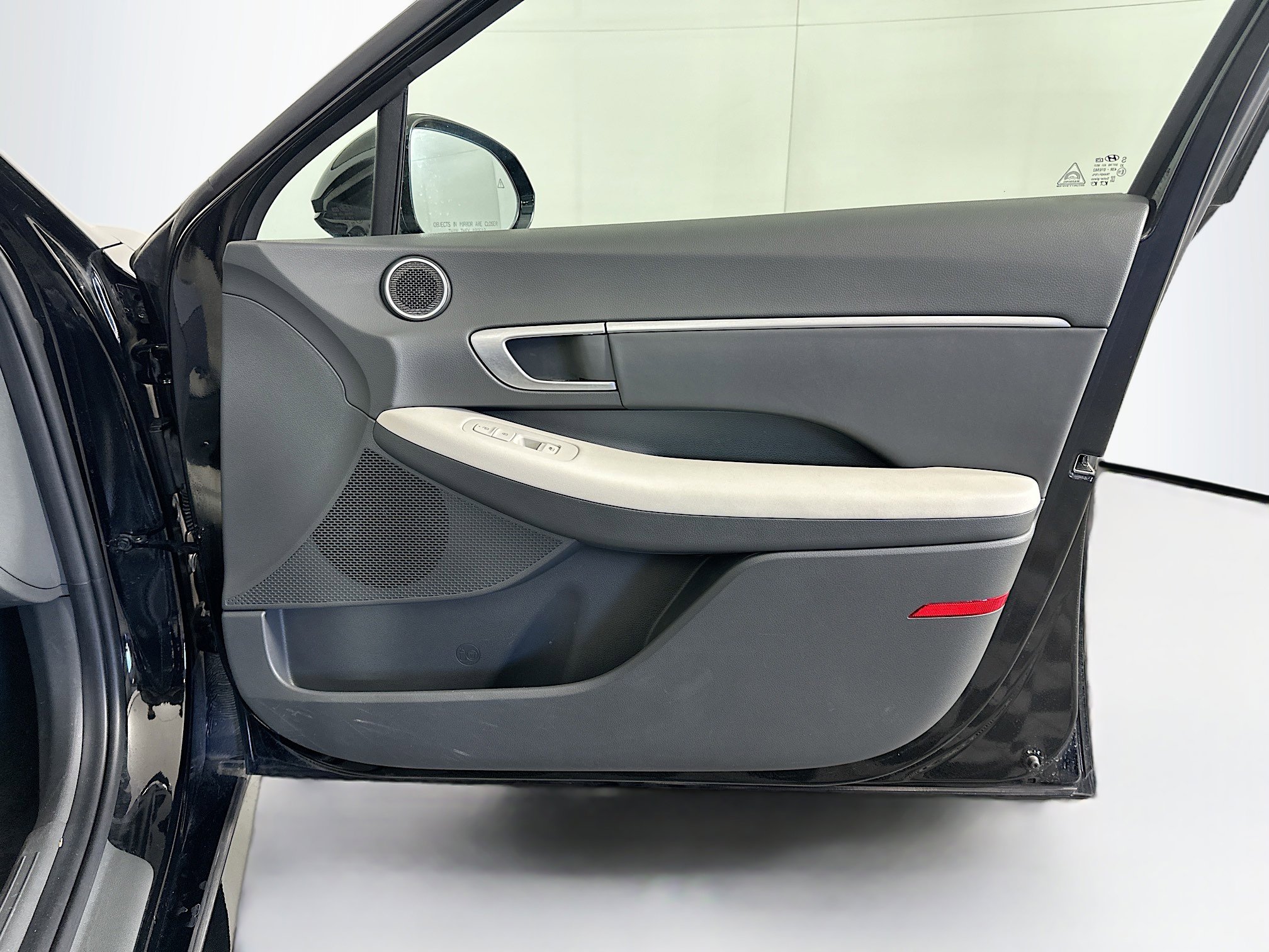 Used 2025 Hyundai Sonata SEL FWD image 31