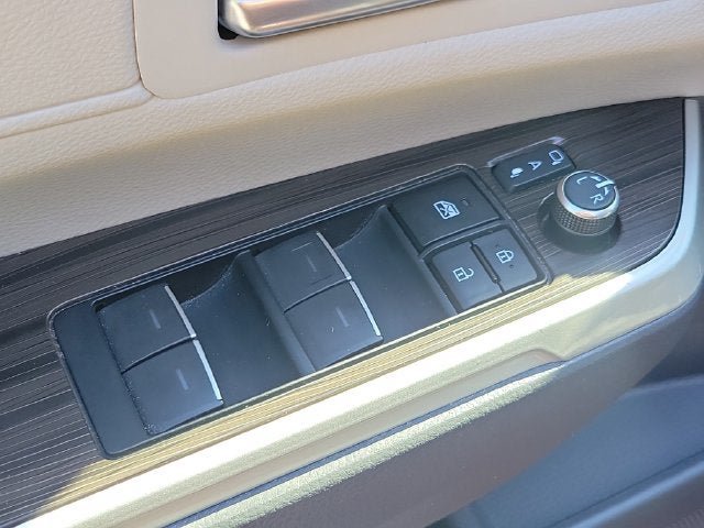 Used 2023 Toyota Sienna Limited FWD image 29