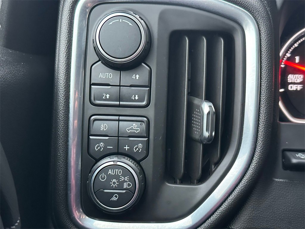 Used 2019 Chevrolet Silverado 1500 High Country w/ Technology Package image 32