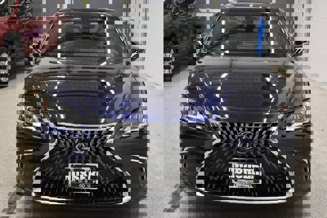 Used 2024 Lexus ES 350 image 3