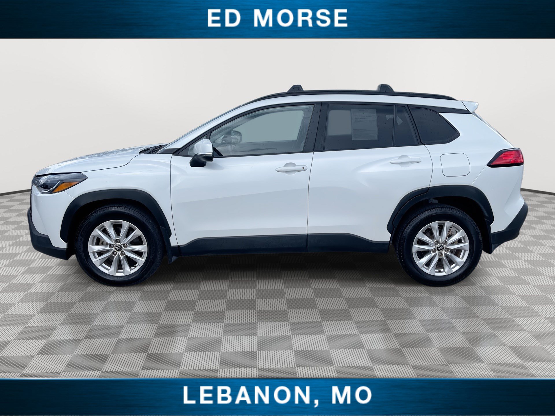 Used 2024 Toyota Corolla Cross LE w/ Moonroof Package FWD image 5