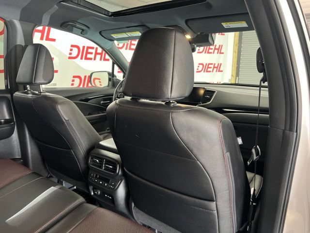 Used 2025 Honda Ridgeline Black Edition image 11